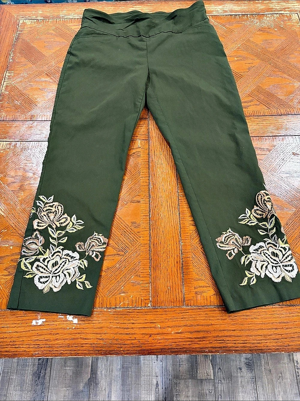 ATTYRE Lot #DM6975 Floral Embroidered Green Pants Size 10